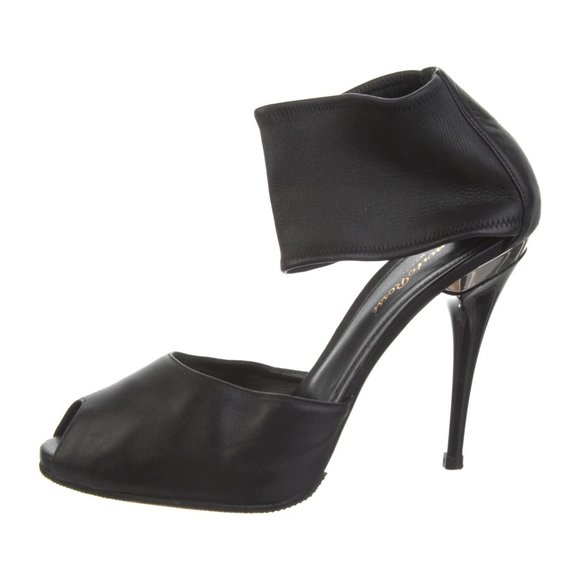 Gianvito Rossi Stretch Ankle Cuff Peep Toe Pump 39 with Box